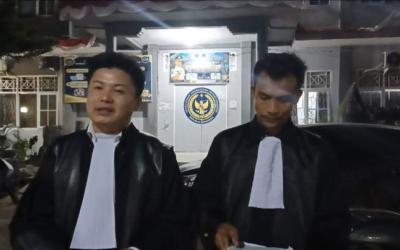 Filip Jaya Saputra  (pangacara yn) saat memberikan keterangan ke awak media 