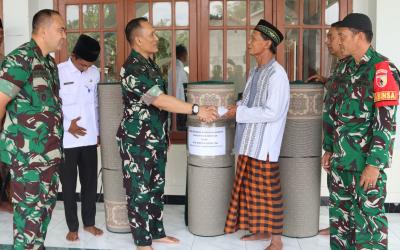 Di balik agenda peninjauan kegiatan fisik dan nonfisik, rombongan Tim Wasev juga menghadirkan kepedulian sosial melalui penyaluran bantuan untuk sarana ibadah masyarakat setempat, Jumat (31/7/2026).