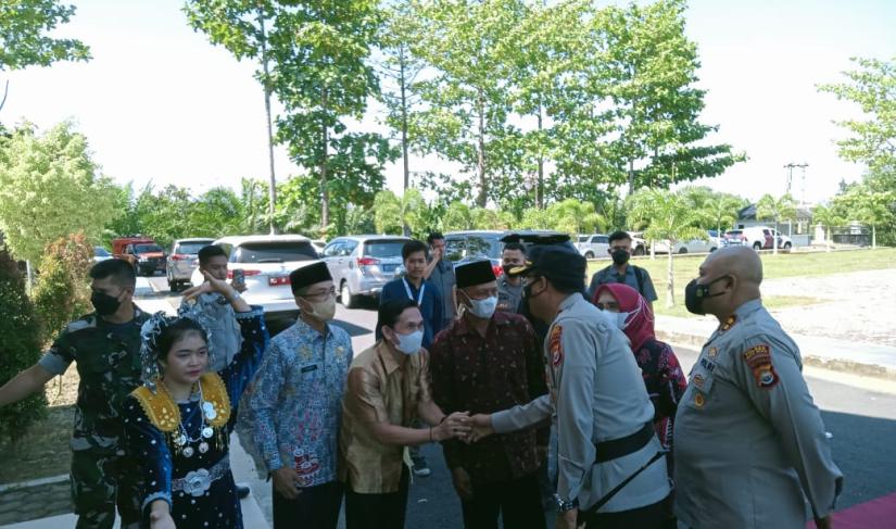 Pemerintah Kabupaten Mukomuko Provinsi Bengkulu menggelar kenal pamit Kapolres Mukomuko dari pejabat lama AKBP Witdiardi, S.I.K, M.H dan Kapolres baru AKBP Nuswanto, S.H, S.I.K, M.H digelar di gedung Balai Daerah Kabupaten Mukomuko