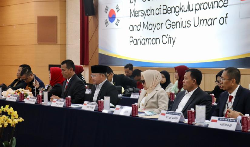 Gubernur Bengkulu, Prof. Dr. Rohidin Mersyah, mendapatkan penghargaan sebagai warganegara kehormatan dari Walikota Goesan County di Provinsi Chungcheong Utara, Korea Selatan.