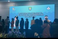 Pemberian beasiswa bagi mahasiswa berprestasi, Kamis (17/11)