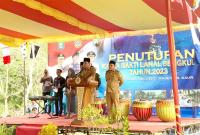 Wakil Gubernur (Wagub) Bengkulu Rosjonsyah hadir sekaligus menutup Program Karya Bhakti Sosial TNI Angkatan Laut di Kabupaten Kaur Provinsi Bengkulu di Desa Parda Suka Kecamatan Maje, Kaur
