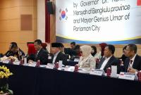 Gubernur Bengkulu, Prof. Dr. Rohidin Mersyah, mendapatkan penghargaan sebagai warganegara kehormatan dari Walikota Goesan County di Provinsi Chungcheong Utara, Korea Selatan.
