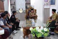Plt Gubernur Bengkulu, Rosjonsyah, bersama Kepala Dinas Pendidikan dan Kebudayaan (Disdikbud) Provinsi Bengkulu, Saidirman, menerima audiensi perwakilan Onschool Indonesia Bengkulu di ruang kerjanya pada Selasa (22/10/2024). 
