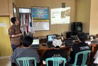 Tim Pengabdian UNIB saat memberikan pendampingan pada KUPS Register Lima di Desa Tebat Pulau, Selasa (18/8/2026. (IST/PenaRafflesia.Com)