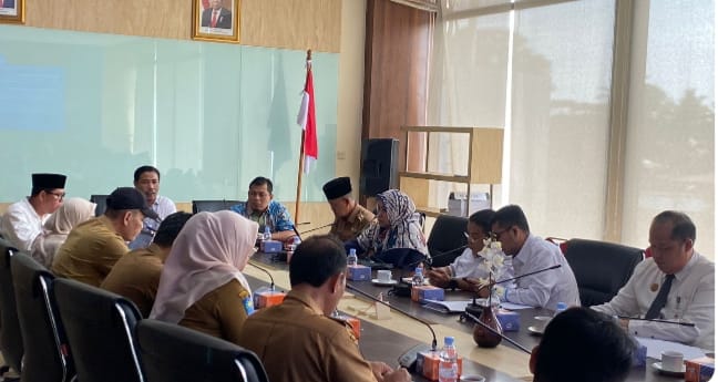 Bapemperda saat Rapat