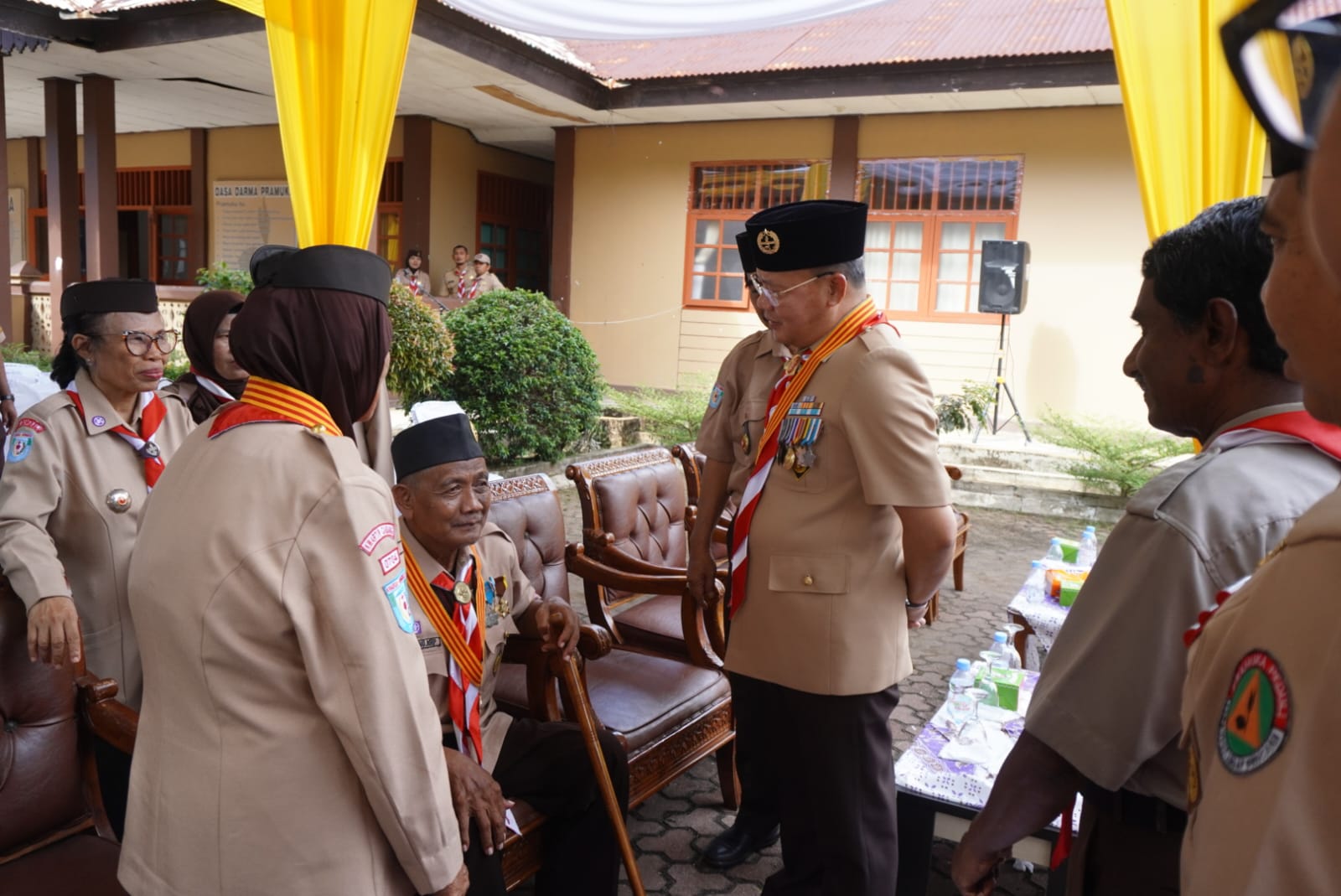 Gubernur bengkulu  saat memberikan peresmian hiba tanah kratir pramuka bengkulu 