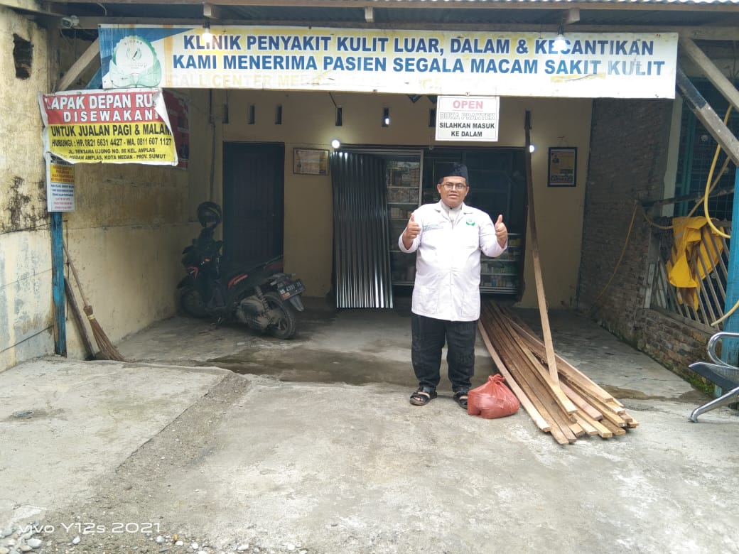 Dr.H.Rahmat Shah Di Kenal Muslim Paling Dermawan dari Penjuru Dunia Bantu Infaq Material Perbaikan Center Pengobatan Gratis Untuk Warga Miskin