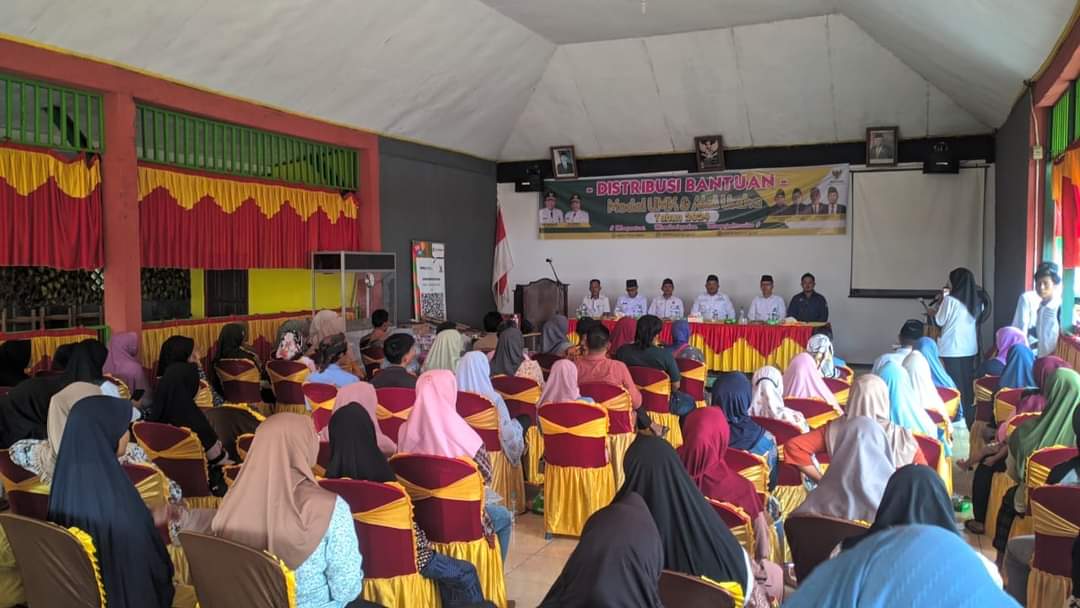 Peserta penerima bantuan UMK dan Alat kerja dan tamu undangan lainya