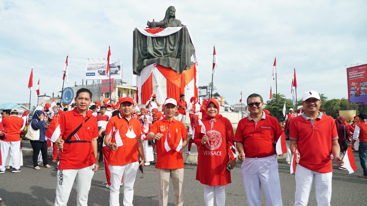 Gerakan Pembagian 10 Juta Bendera Merah Putih di Bundaran Simpang Lima Kota Bengkulu