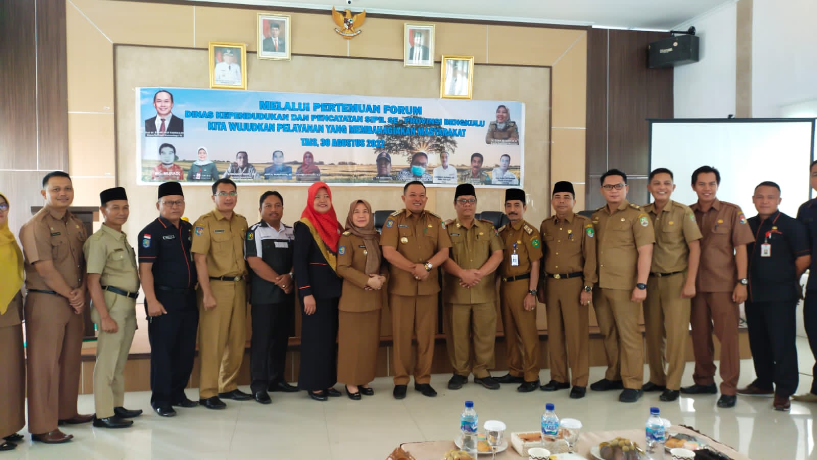 Pertemuan Rakor Forum Dinas Kependudukan dan Pencatatan sipil (Disdukcapil) Se-Propinsi Bengkulu. Di Aula BKD Kabupaten Seluma