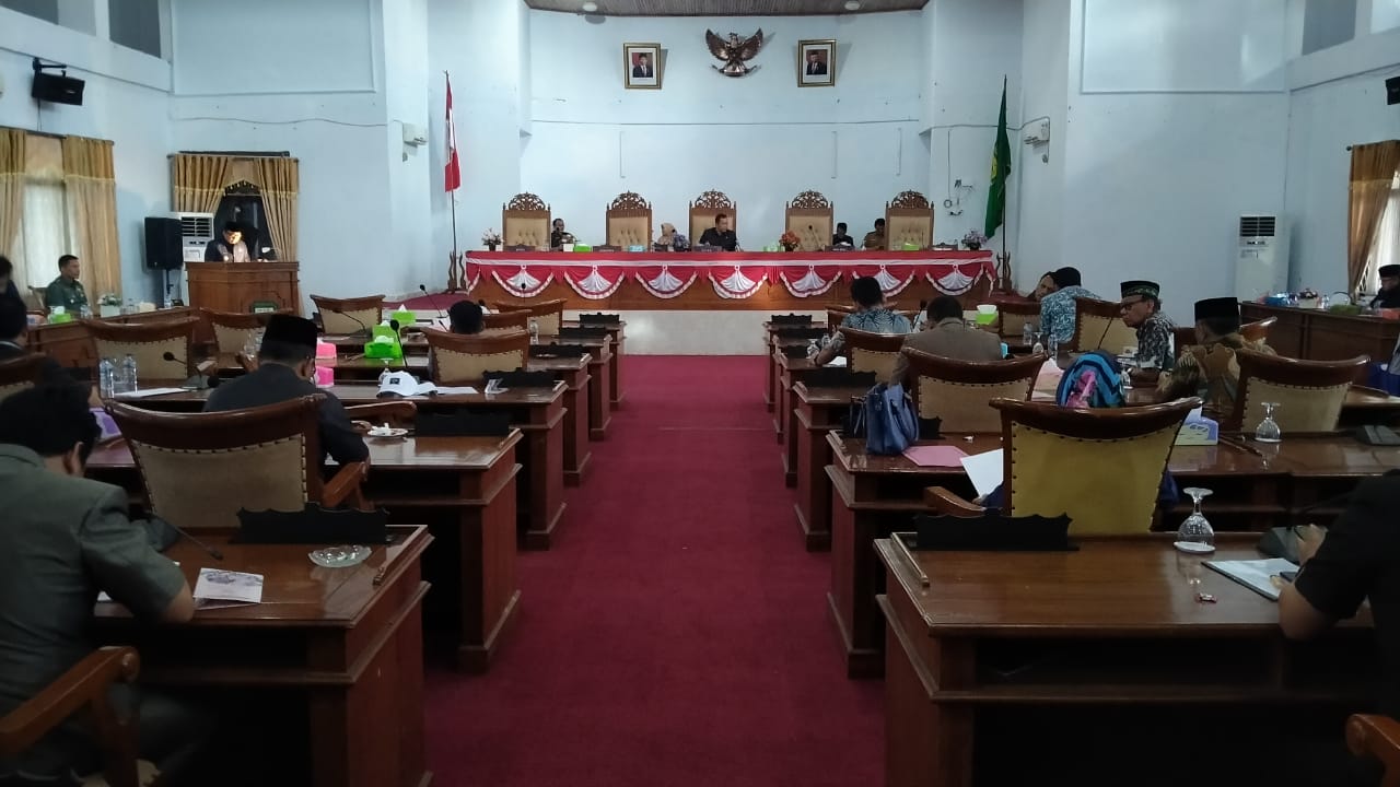 Poto Anggota DPRD saat Paripurna