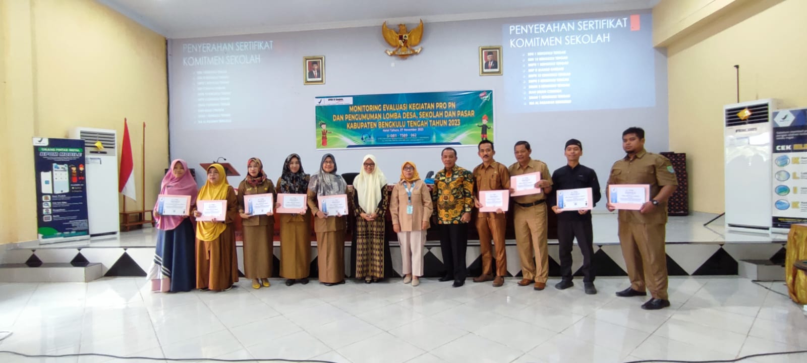 Foto bersama.