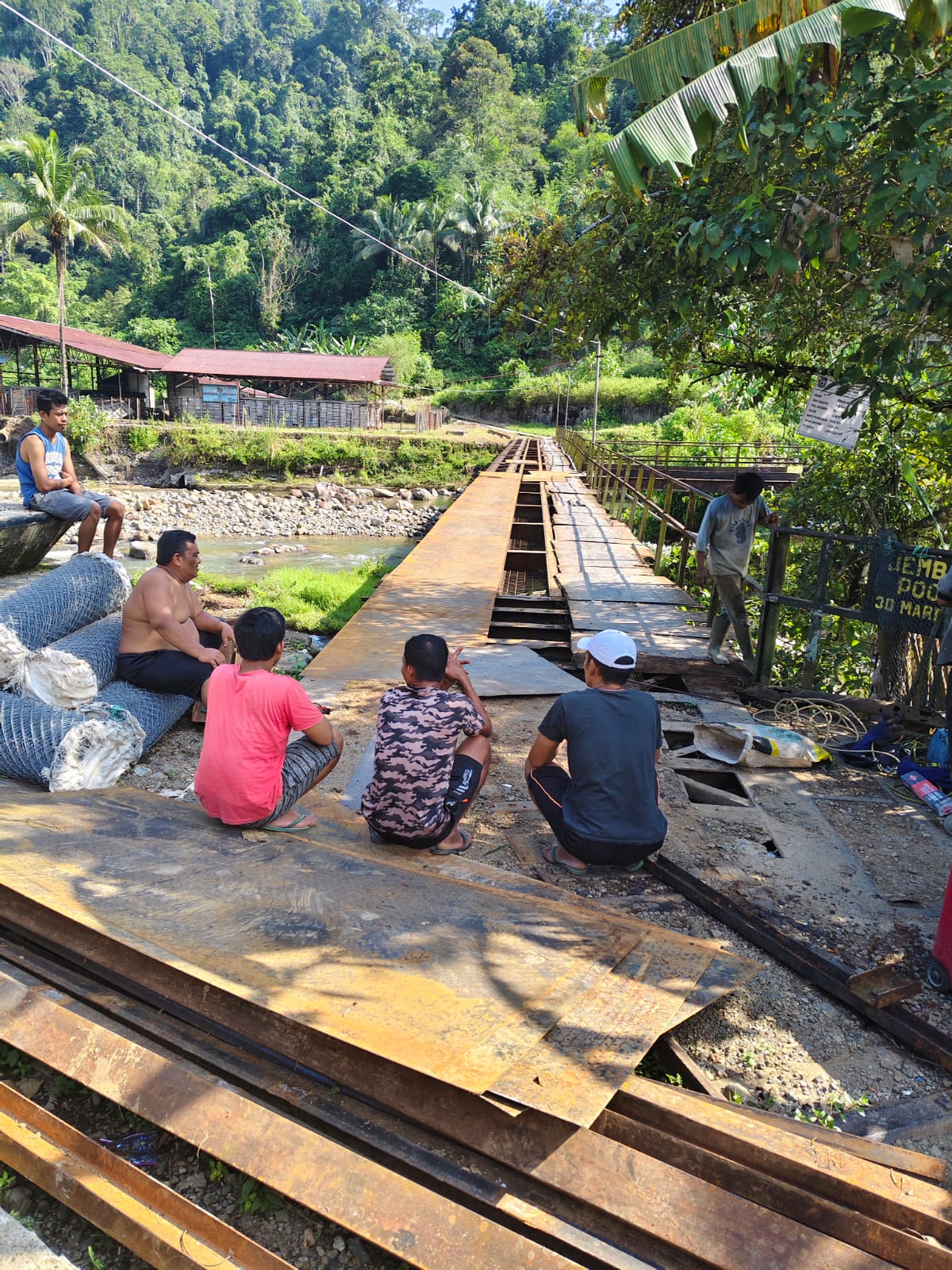 Kondisi jembatan desa Lebong tandai
