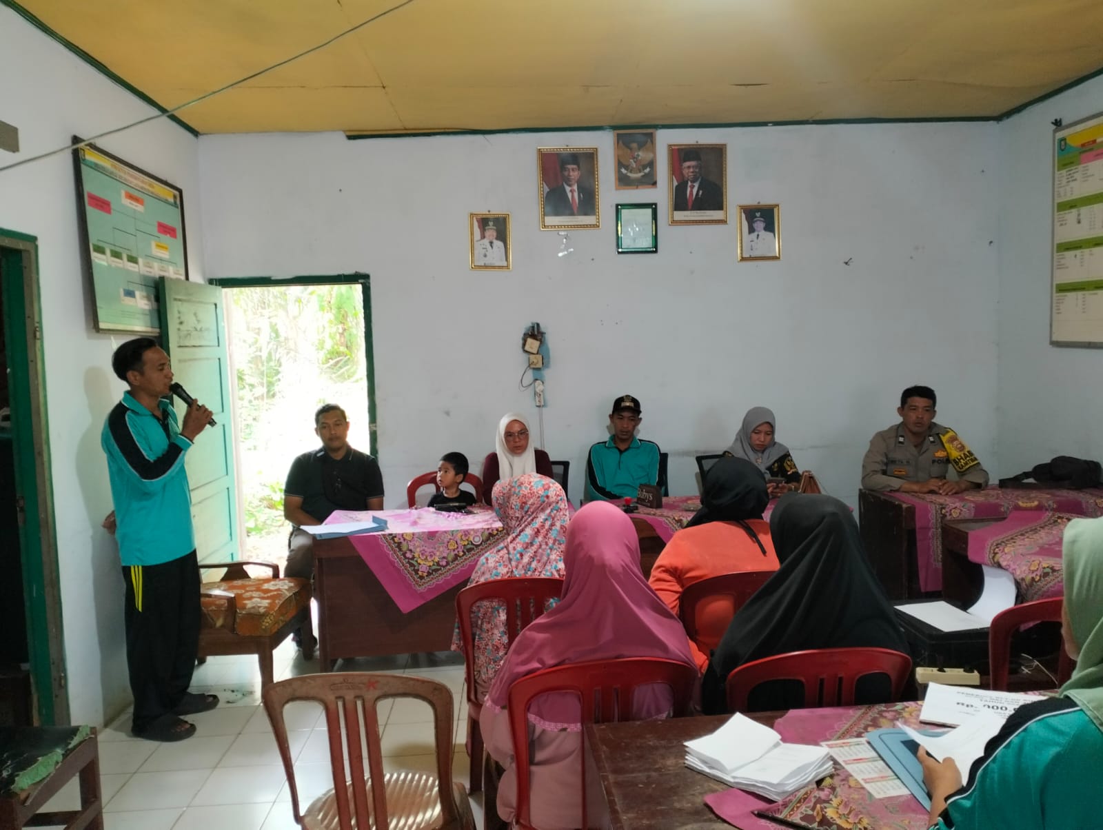 Kegiatan pembagian BLT dd desa suka langu berjalan tertib