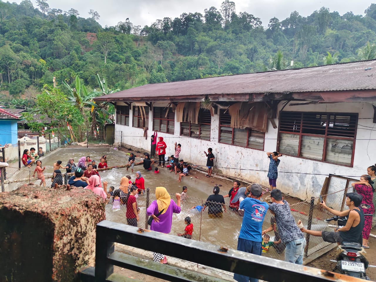 Kolam pemandian desa, diubah menjadi program ketahanan pangan Budi daya ikan lele