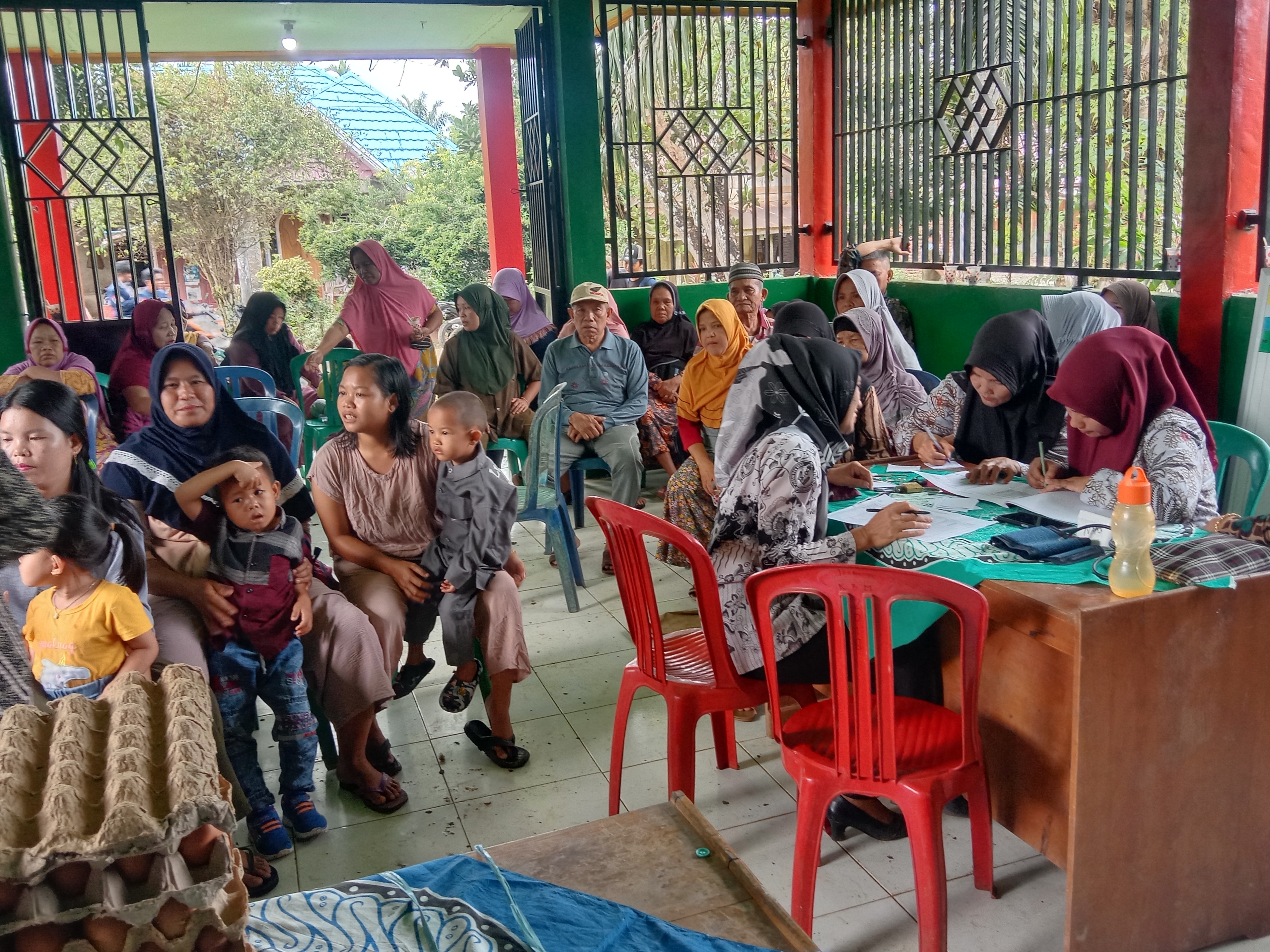 Warga desa kembang manis  lansia,balita dan ibu ibu hamil