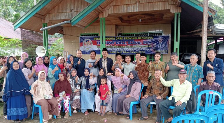 Foto Bersama Warga Desa