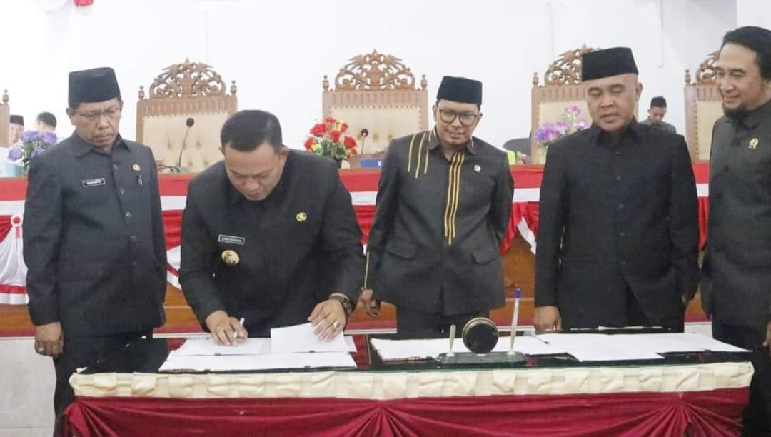 Bupati Seluma saat menanda tangani kesepakatan KUA-PPAS tahun 2024