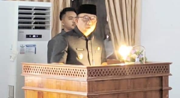 Poto wakil Bupati Seluma saat menyampaikan jawaban Eksekutif atas pandangan umum fraksi DPRD Seluma