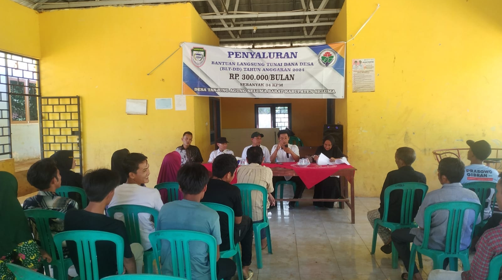 Kades Tanjung agung saat menyampaikan pesan kepada KPM