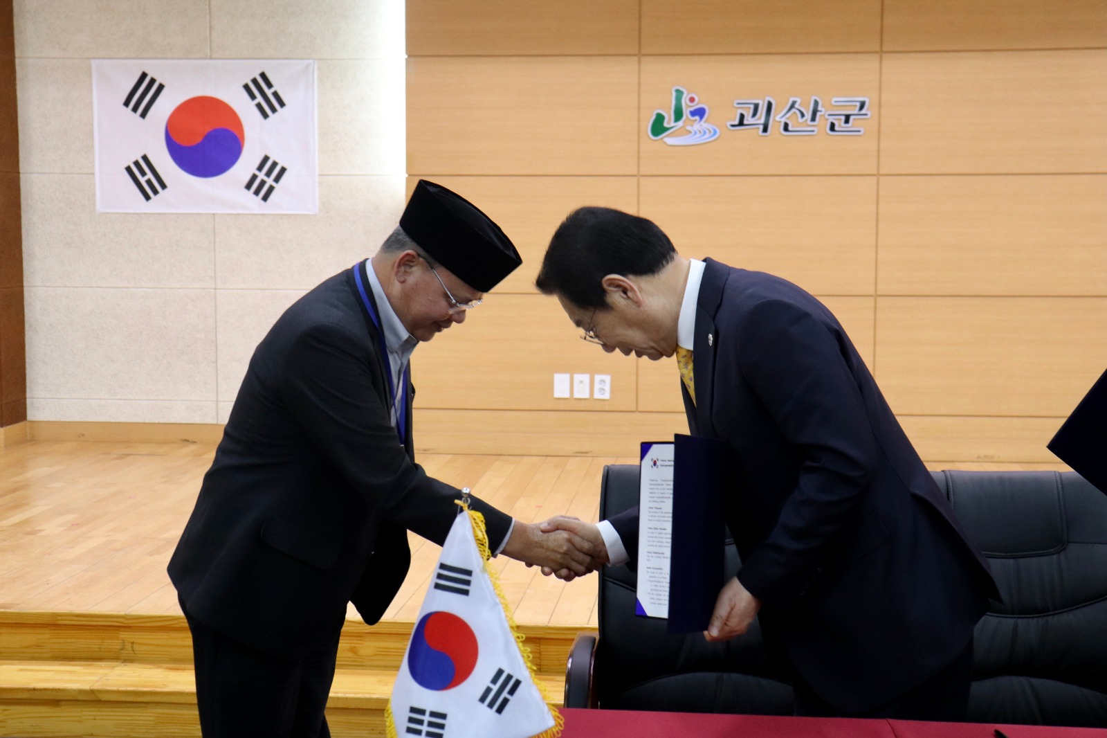 Gubernur Bengkulu Terima Penghargaan Warganegara Kehormatan dari Goesan County, Korea Selatan