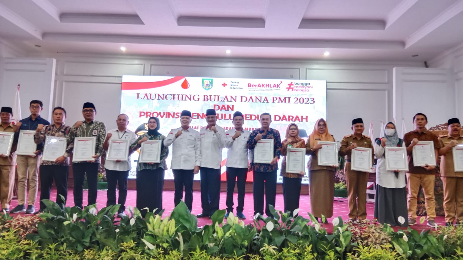 Gubernur Rohidin setelah membuka Bulan Dana PMI Tahun 2023 dan Provinsi Bengkulu Peduli Darah di Gedung Daerah Balai Raya Semarak Bengkulu, Selasa (28/03).
