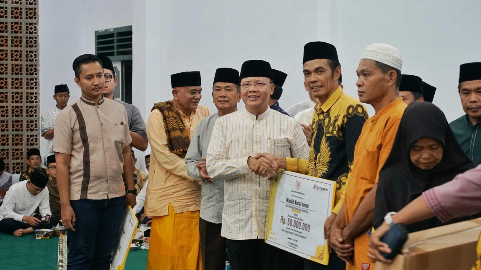 Gubernur Bengkulu Rohidin Mersyah Apresiasi Semangat Masyarakat dalam Memakmurkan Masjid Selama Safari Ramadhan"