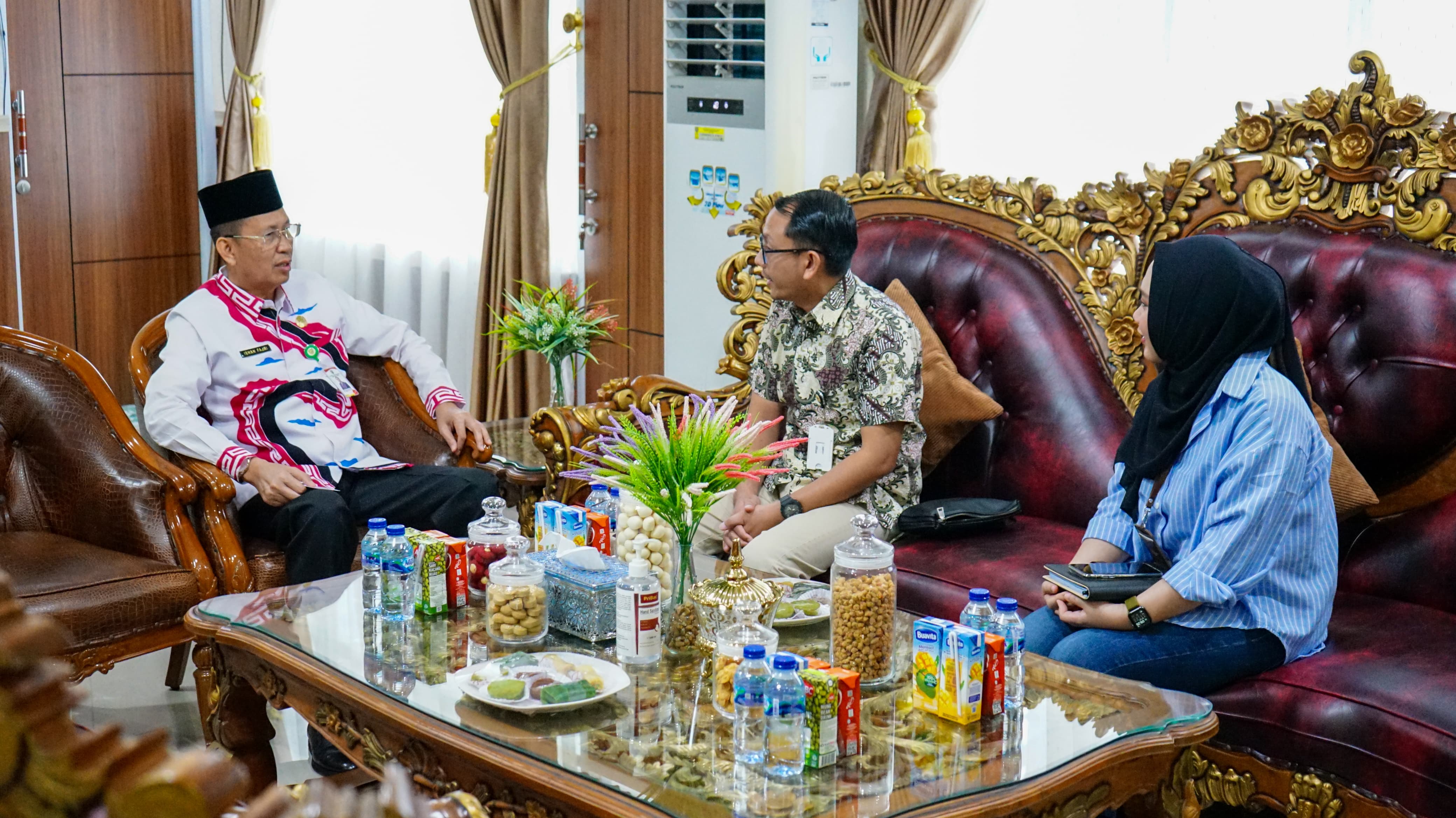 Branch Manager PT Garuda Indonesia Bersam Sekda Provinsi Bengkulu