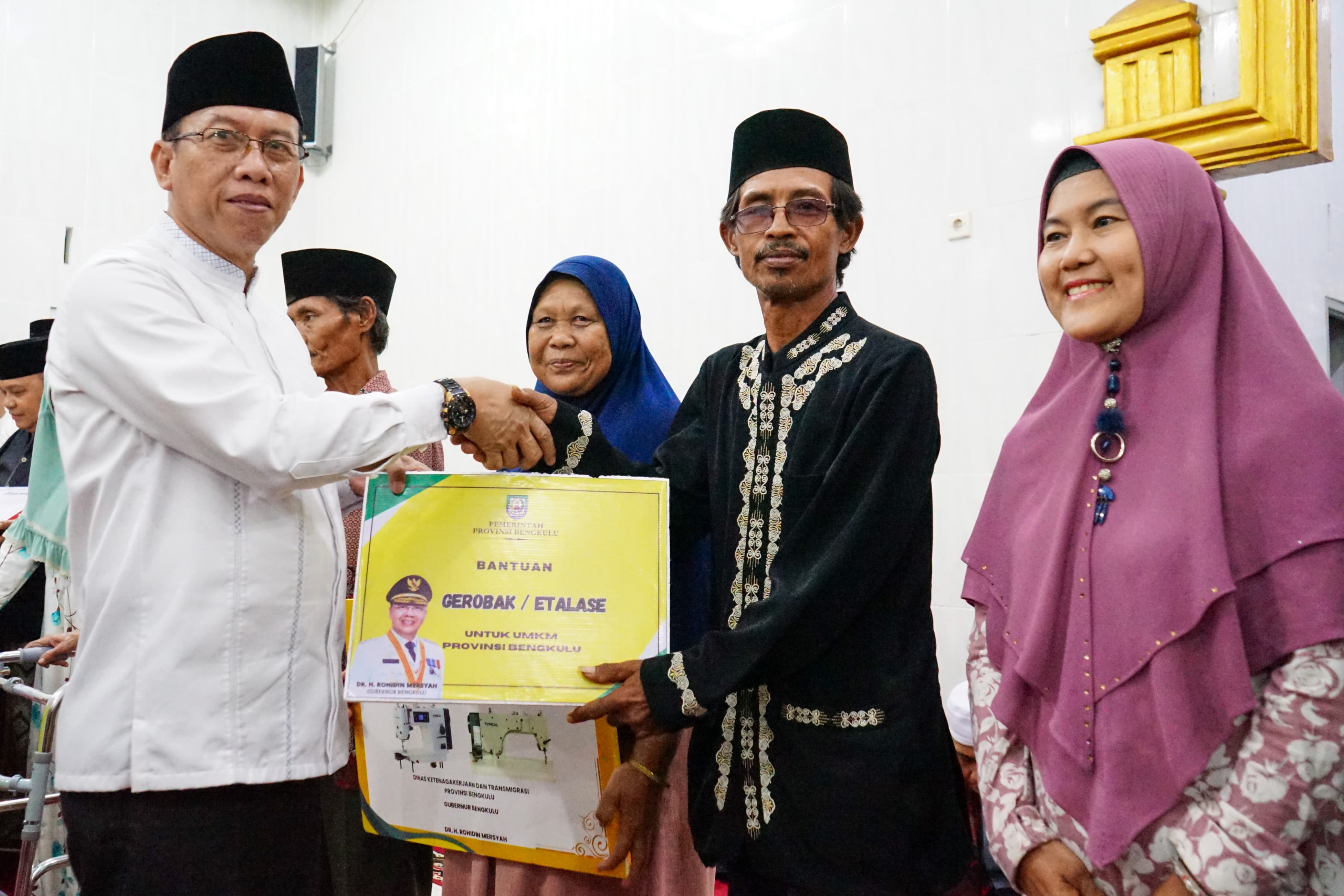 Beribantuan Kepada Warga Seluma