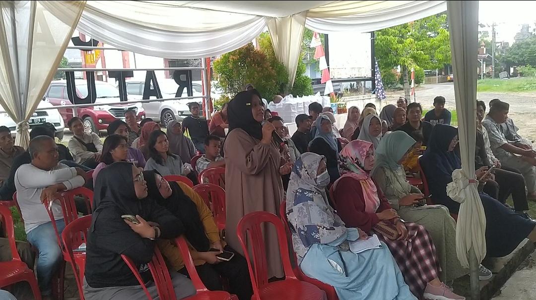 Masyarakat yang mengikuti reses dewan Sholin Adnan