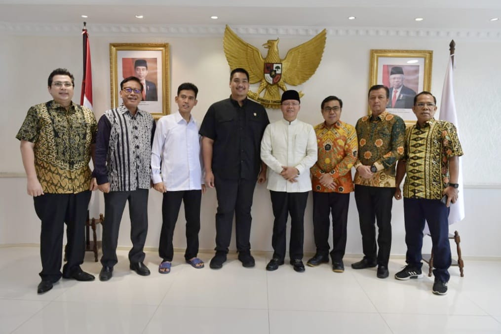 Foto Bersama saat Temui Menpora RI