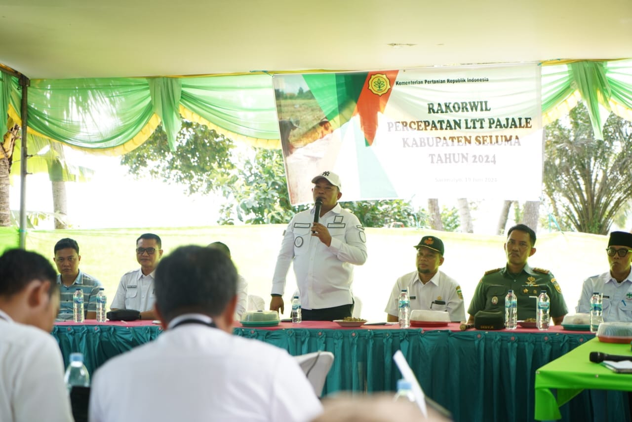 Bupati Seluma, Erwin Octavian, SE, menghadiri Rapat Koordinasi Wilayah (Rakorwil) Percepatan Luas Tambah Tanah (LTT) Pajale dan acara Tanam Bersama Padi Atabela di Desa Sarimulyo, Kecamatan Sukaraja, pada Rabu (19/6/2024).