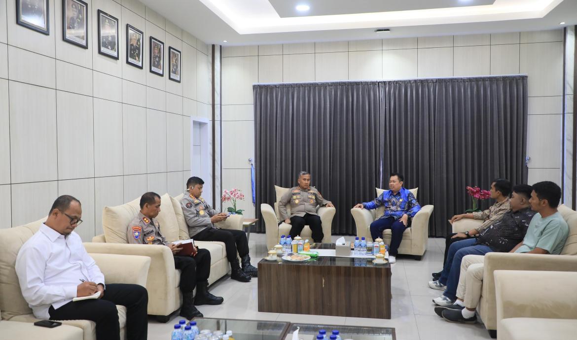 Kapolda Bengkulu, Irjen Pol Mardiyono, S.I.K,. menerima silaturahmi dari Jaringan Media Siber Indonesia (JMSI) Provinsi Bengkulu, di Ruang Tamu Kapolda Bengkulu, Senin (6/4/2026). 