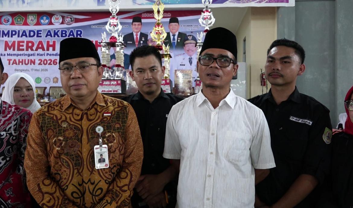 Asisten I Bidang Pemerintahan dan Kesejahteraan Rakyat Setda Provinsi Bengkulu, Khairil Anwar, Wakil Ketua I DPRD Provinsi Bengkulu, Teuku Zulkarnain, menghadiri sekaligus membuka kegiatan Olimpiade Akbar Merah Putih