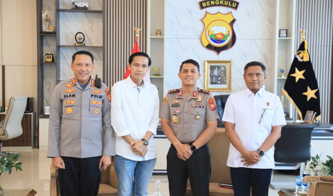 Bupati Kaur Gusril Pausi, S.Sos., M.AP melaksanakan kunjungan silaturahmi ke Markas Kepolisian Daerah (Polda) Bengkulu sebagai upaya mempererat sinergi dengan jajaran Polda Bengkulu, Rabu, 29 Juli 2026.