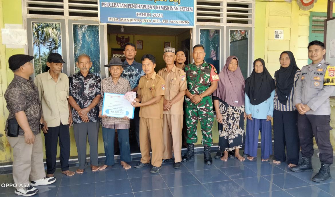 Pemerintahan Desa Manjuto Jaya menyalurkan BLT-DD tahap kedua kepada 7 KPM, Senin (8/6/2026). (Oye/PenaRafflesia.Com)