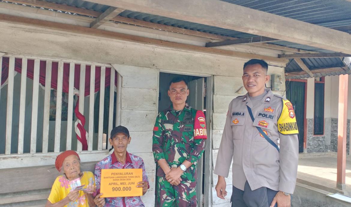 Penyerahan BLT-DD kepada KPM di Kantor Desa Lubuk Mukti, Kamis (25/6/2026). (Oye/PenaRafflesia.Com)