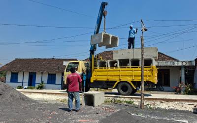 "Pengelolaan logistik yang terencana dan sinergi seluruh unsur yang terlibat menjadi faktor penting agar pekerjaan dapat berjalan sesuai target, baik dari sisi waktu maupun kualitas hasil pembangunan," ujar Lettu Ckm Purnomo, Senin (27/7/2026).