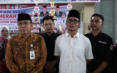 Asisten I Bidang Pemerintahan dan Kesejahteraan Rakyat Setda Provinsi Bengkulu, Khairil Anwar, Wakil Ketua I DPRD Provinsi Bengkulu, Teuku Zulkarnain, menghadiri sekaligus membuka kegiatan Olimpiade Akbar Merah Putih