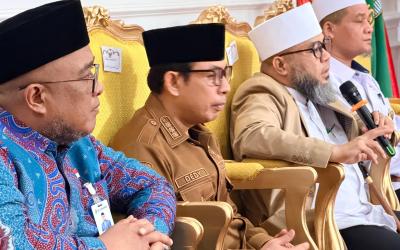 Gubernur Bengkulu Helmi Hasan 