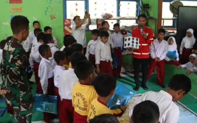 Melalui kolaborasi apik antara Dinas Sosial (Dinsos) Kabupaten Bojonegoro dan Taruna Siaga Bencana (Tagana), keceriaan dan edukasi berpadu di SDN Kesongo 1 (SDN Satu Atap) lewat program Tagana Masuk Sekolah (TMS), Selasa (4/8/2026).
