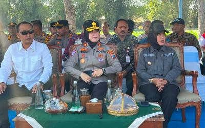 Ketua DPRD Kabupaten Bojonegoro H. Abdullah Umar, S.Pd., memberikan apresiasi terhadap pelaksanaan TMMD ke-129 Tahun 2026 di Desa Kesongo, Kecamatan Kedungadem, serta mengajak masyarakat menjaga hasil pembangunan dan mempertahankan semangat gotong royong.