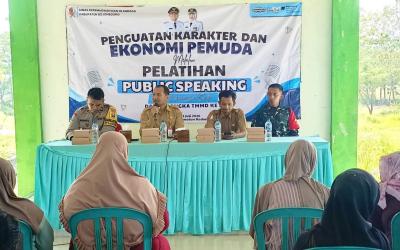 Melalui kegiatan nonfisik, Satgas TMMD bersama Pemerintah Kabupaten Bojonegoro juga mendorong peningkatan kapasitas generasi muda melalui Pelatihan Penguatan Karakter, Pengembangan Ekonomi Pemuda, dan Public Speaking yang digelar di Balai Desa Kesongo, Senin (20/7/2026).