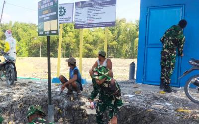 Di lokasi pekerjaan, personel Satgas TMMD bersama masyarakat tampak bergotong royong menyelesaikan setiap tahapan pembangunan. Kolaborasi antara TNI dan warga menjadi kekuatan utama agar proyek dapat diselesaikan tepat waktu dengan hasil yang optimal.