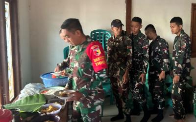 Momen sederhana tersebut berlangsung dalam nuansa hangat dan kekeluargaan. Hidangan yang disiapkan keluarga tuan rumah dinikmati bersama sambil berbincang santai, menciptakan kedekatan antara personel TNI dan masyarakat sebelum melaksanakan pekerjaan di sejumlah sasaran fisik TMMD.