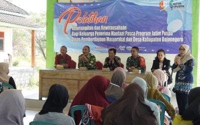 Selain mempercepat pembangunan infrastruktur desa, program TMMD juga menjadi momentum untuk memperkuat ekonomi keluarga melalui pelatihan kewirausahaan berbasis potensi lokal.