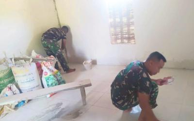 Terlihat saat ini Dinding rumah yang telah diperbaiki serta lantai yang lebih bersih memberikan rasa aman bagi Mbah Kasiman menjalani masa tuanya bersama keluarga.