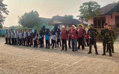 Salah satu kegiatan nonfisik yang digelar adalah Latihan Dasar Kepemimpinan Siswa (LDKS) bagi pelajar SMPN Satu Atap Kesongo, Kecamatan Kedungadem, Kabupaten Bojonegoro, Senin (3/8/2026).