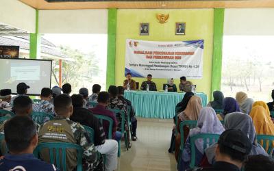 Narasumber dari DP3AKB dan UPTD PPA Kabupaten Bojonegoro saat memberikan sosialisasi pencegahan kekerasan terhadap perempuan dan anak serta perkawinan anak dalam rangka program TMMD ke-129 di Balai Desa Kesongo, Kecamatan Kedungadem, Kabupaten Bojonegoro, Selasa (11/8/2026).Foto: Deni Flamboyan/Sumber TMMD Bojonegoro
